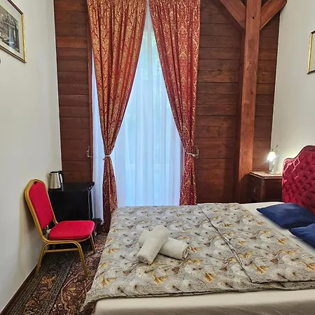 Lodzki Palacyk Historic