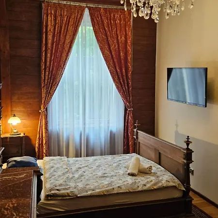 Lodzki Palacyk Historic *