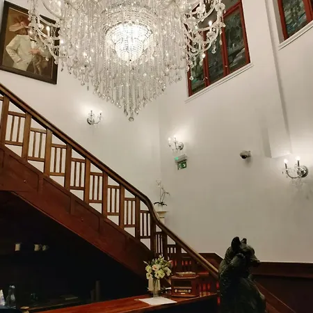 Lodzki Palacyk Historic *