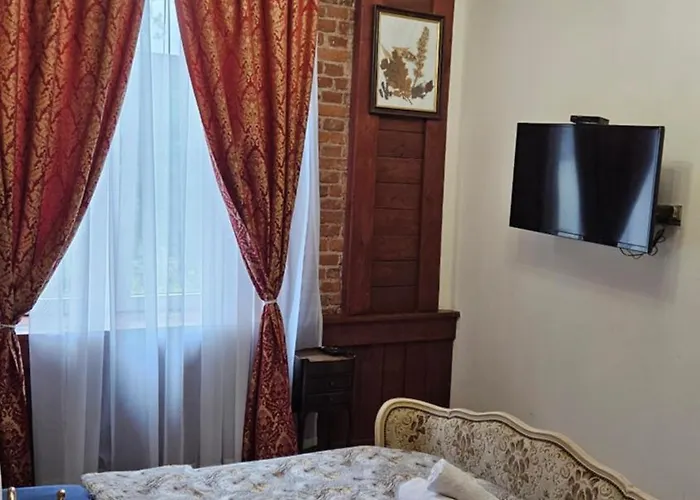 łódzki Pałacyk Historic *