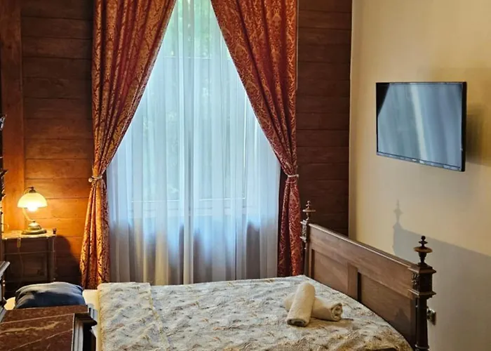 łódzki Pałacyk Historic *